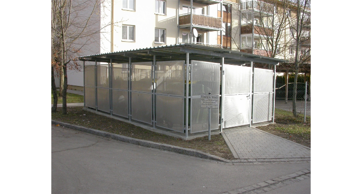 Stabiles Müllhaus aus Metall