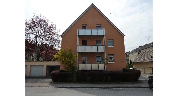 Überdachung aus Stahl und Glas